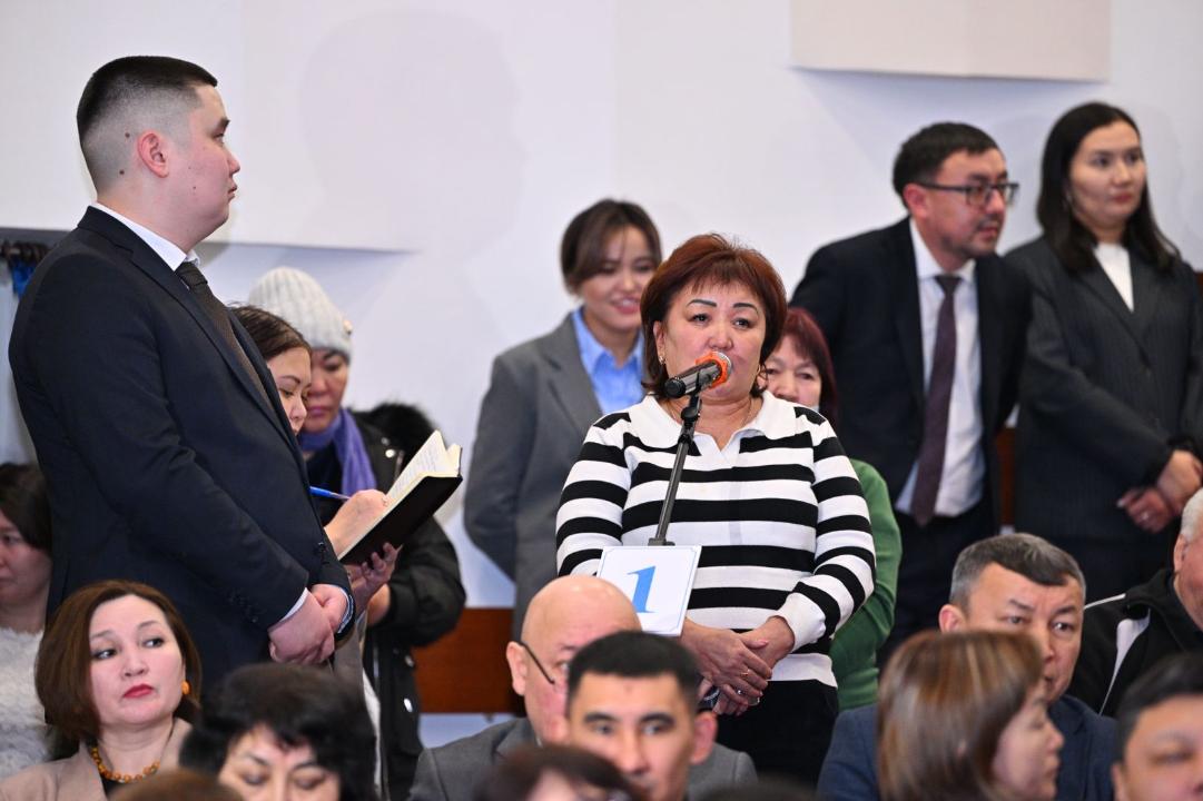Аким области Нурлан Уранхаев провел встречу с жителями города Семей