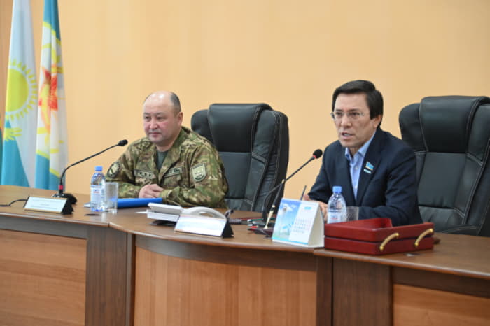 В Абайском гарнизоне депутат Нуртай Сабильянов встретился с военнослужащими