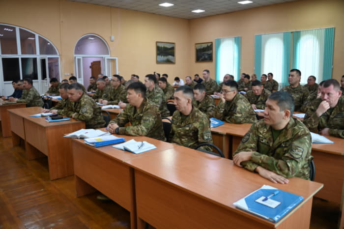 В Абайском гарнизоне депутат Нуртай Сабильянов встретился с военнослужащими