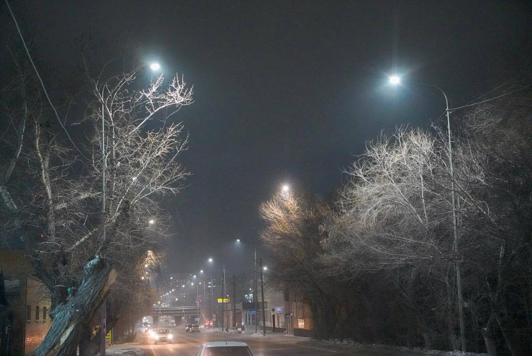 В городе Семей восстанавливают уличное освещение