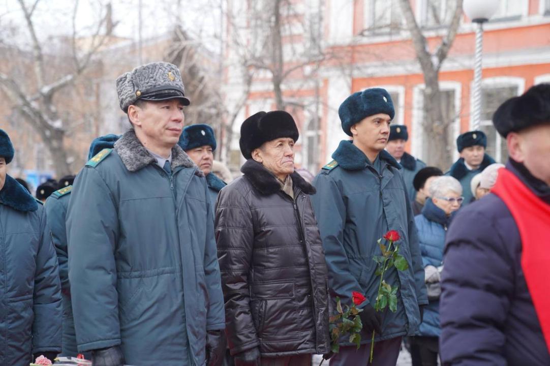 В Сеее прошла церемония возложения цветов к памятнику воинам-афганцам