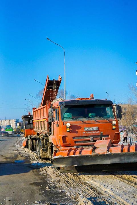 Работы по очистке снега в Семее ведутся круглосуточно