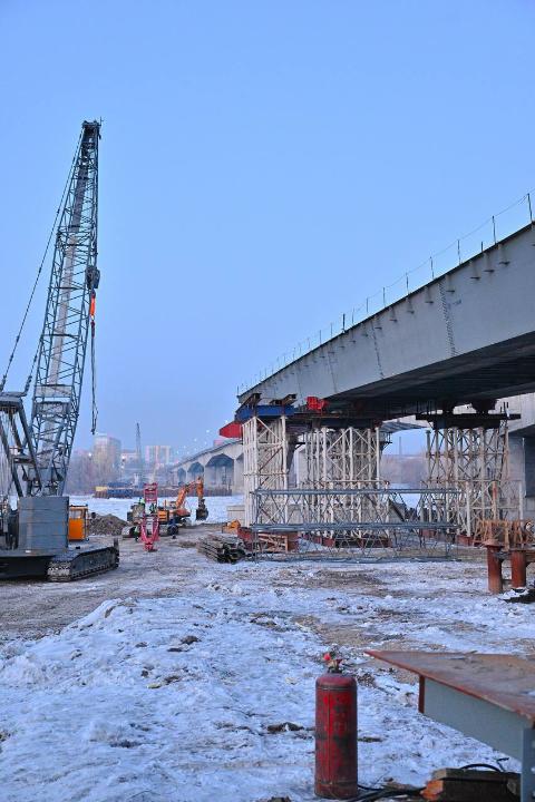 Аким области проверил ход строительства моста в Семее