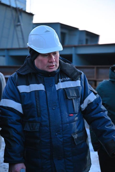 Аким области проверил ход строительства моста в Семее