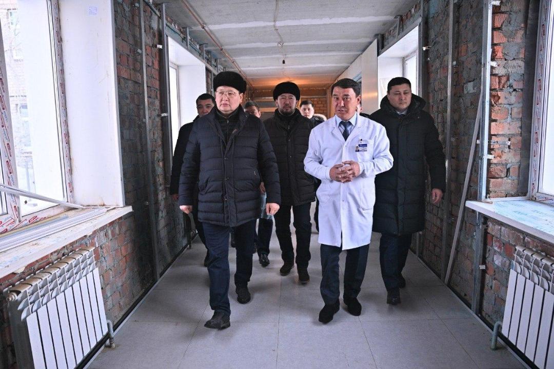Аким области посетил социальные объекты в Аягозе