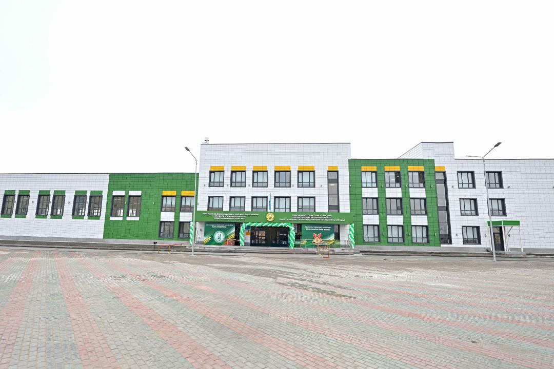 В микрорайоне Карагайлы открылась новая школа на 1200 мест