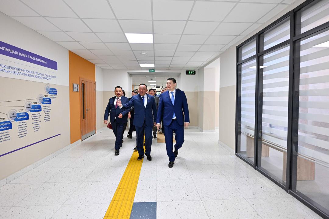 В микрорайоне Карагайлы открылась новая школа на 1200 мест