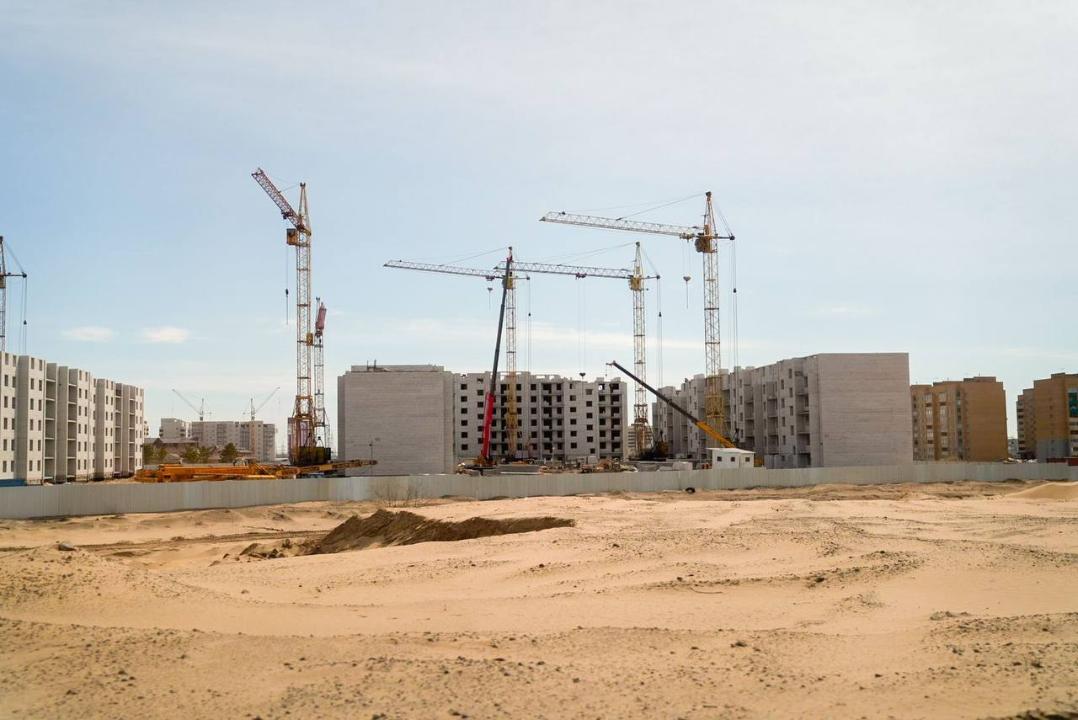 В микрорайоне Карагайлы активно продолжается строительство жилых домов