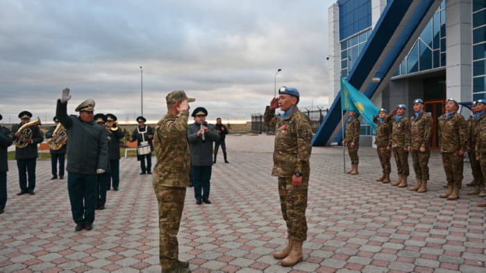 В Семее встретили миротворцев