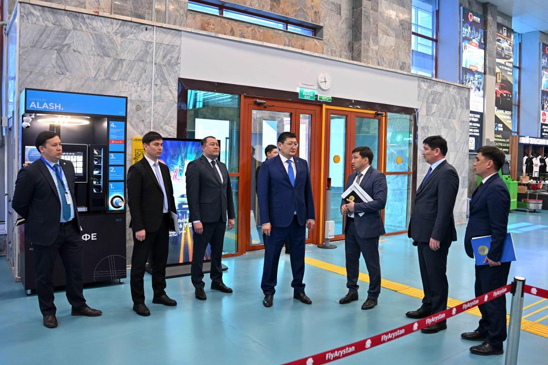 Аким области ознакомился с работой аэропорта в Семее