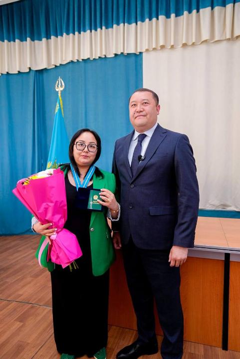 В Семее многодетным матерям вручены подвески «Алтын алқа» и «Күміс алқа»