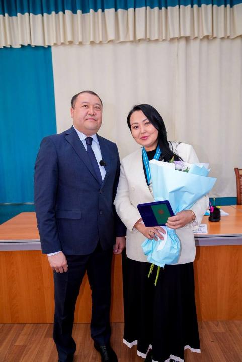 В Семее многодетным матерям вручены подвески «Алтын алқа» и «Күміс алқа»
