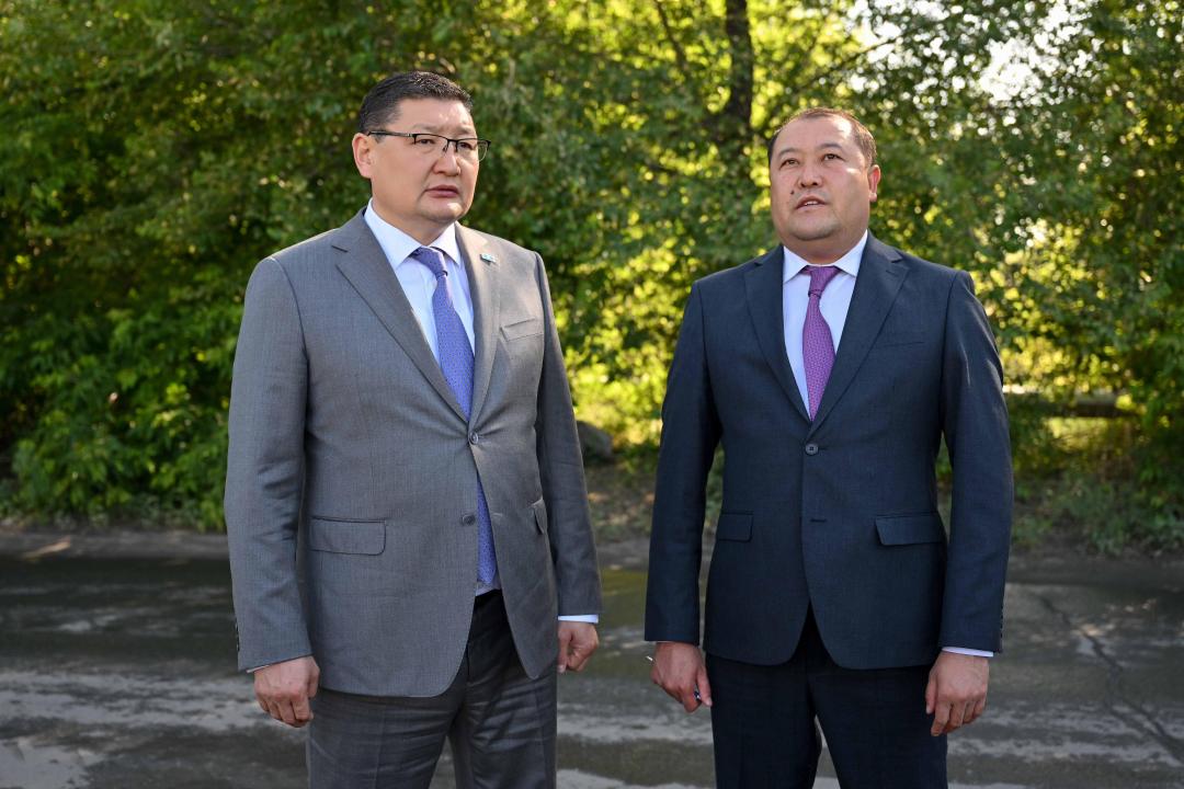 В Семее полностью заменят асфальтовое покрытие подвесного моста