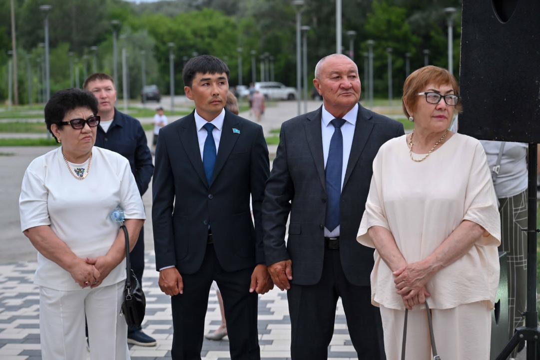 Район Мақаншы подарил Семею 16-крылую юрту