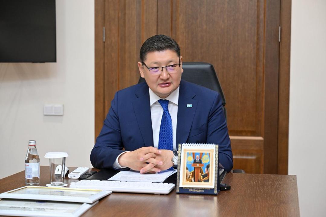 Аким области наградил полицейских, нашедших пропавшего ребёнка