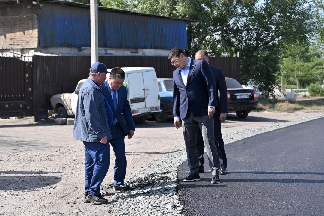В Семее активно ведутся работы по асфальтированию улиц