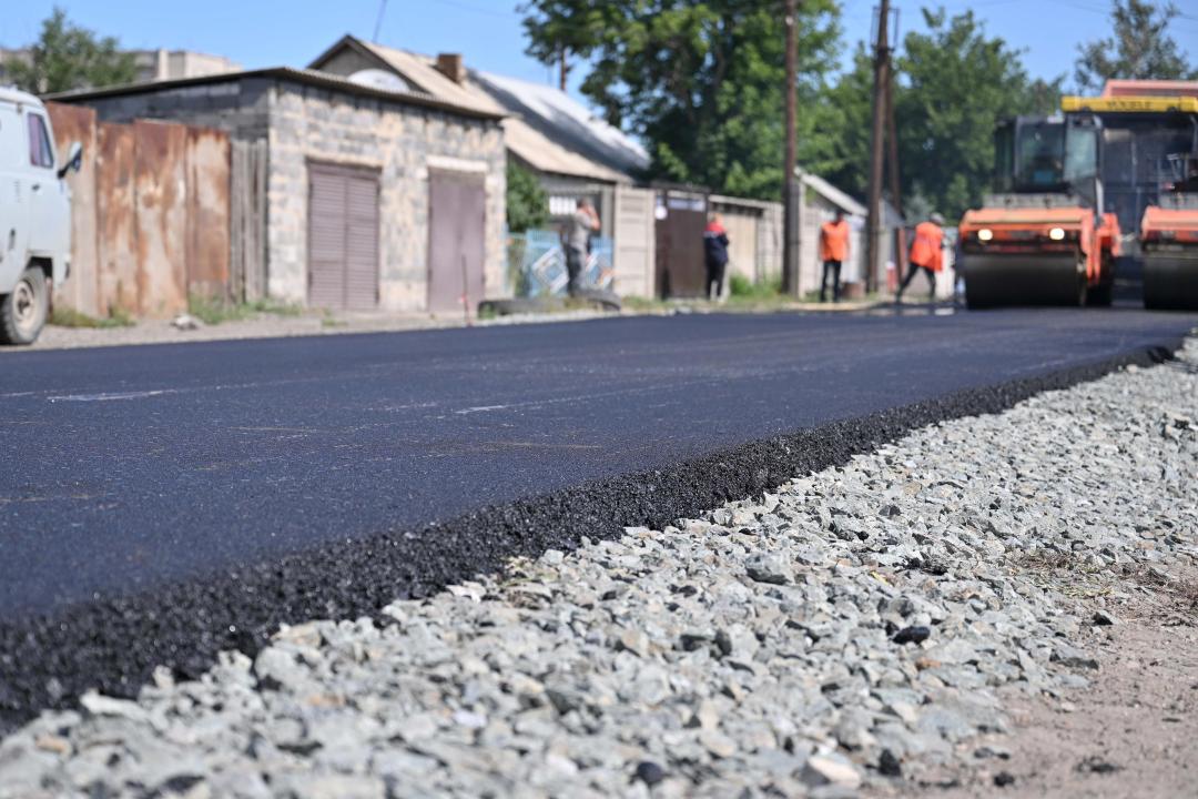 В Семее активно ведутся работы по асфальтированию улиц