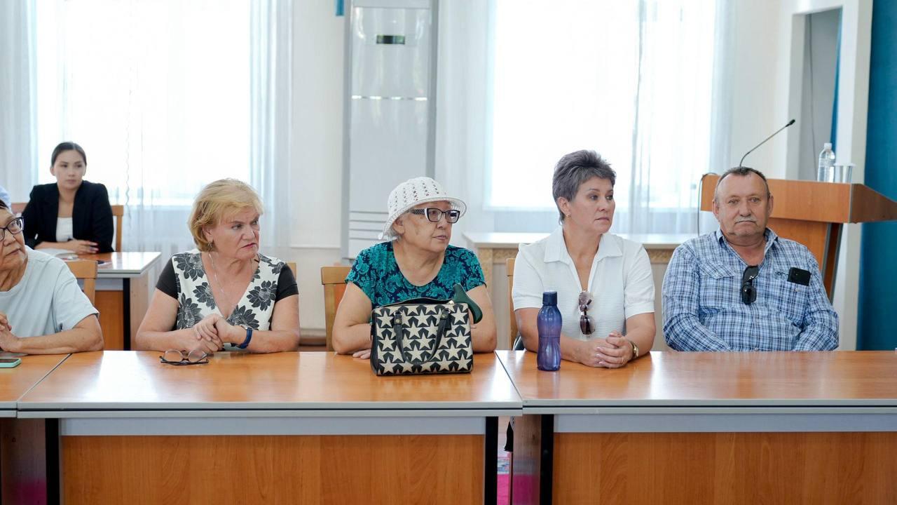 Состоялась встреча руководства города с жителями микрорайона Красный Кордон