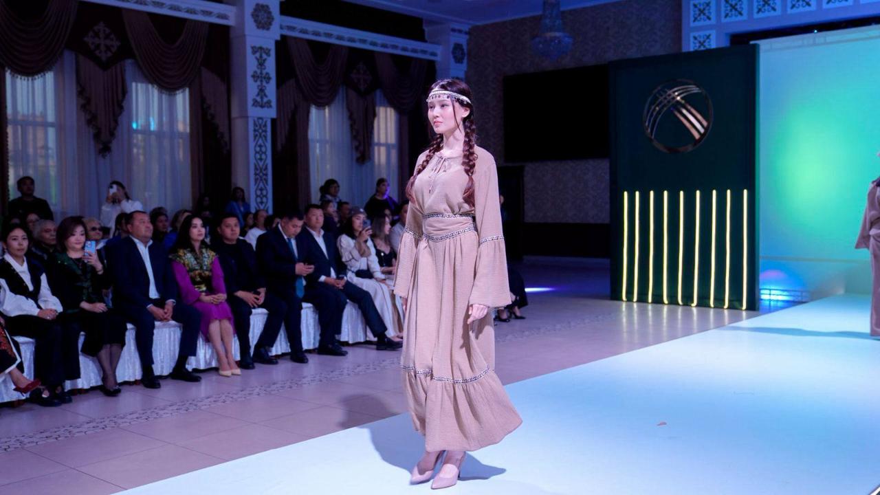 В Семее стартовал показ мод «ABAI RUKHY FASHION WEEK»