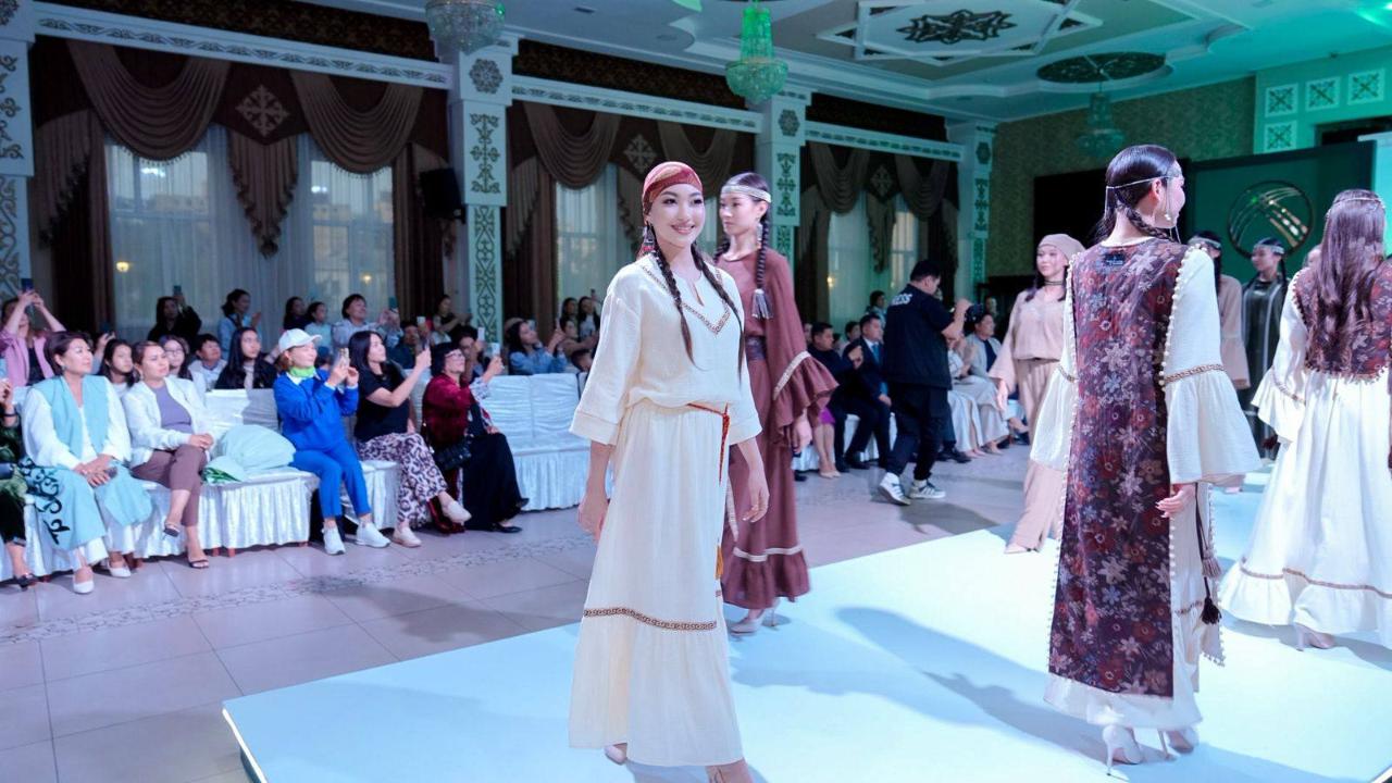В Семее стартовал показ мод «ABAI RUKHY FASHION WEEK»