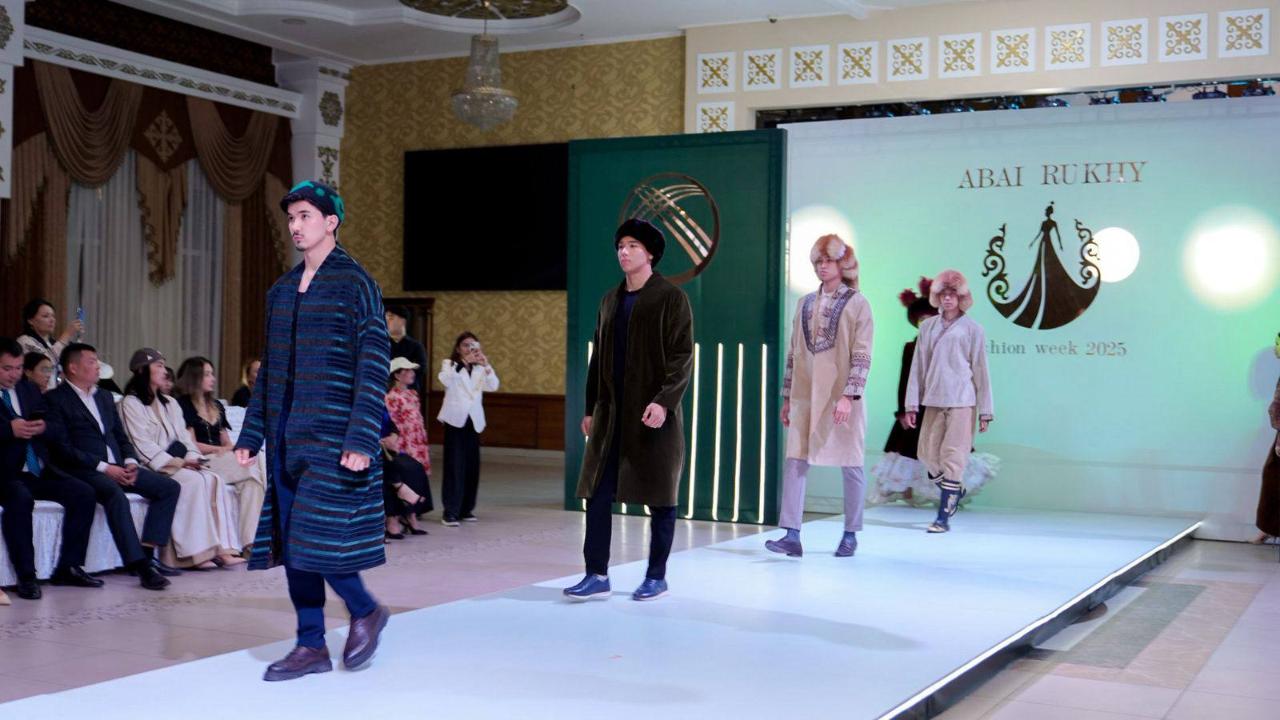 В Семее стартовал показ мод «ABAI RUKHY FASHION WEEK»