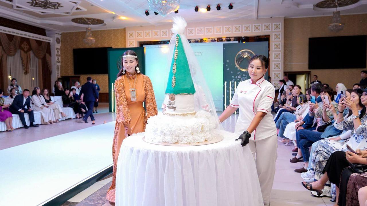 В Семее стартовал показ мод «ABAI RUKHY FASHION WEEK»