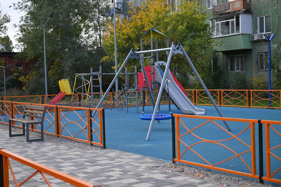 В Семее завершены работы по благоустройству 30 дворов