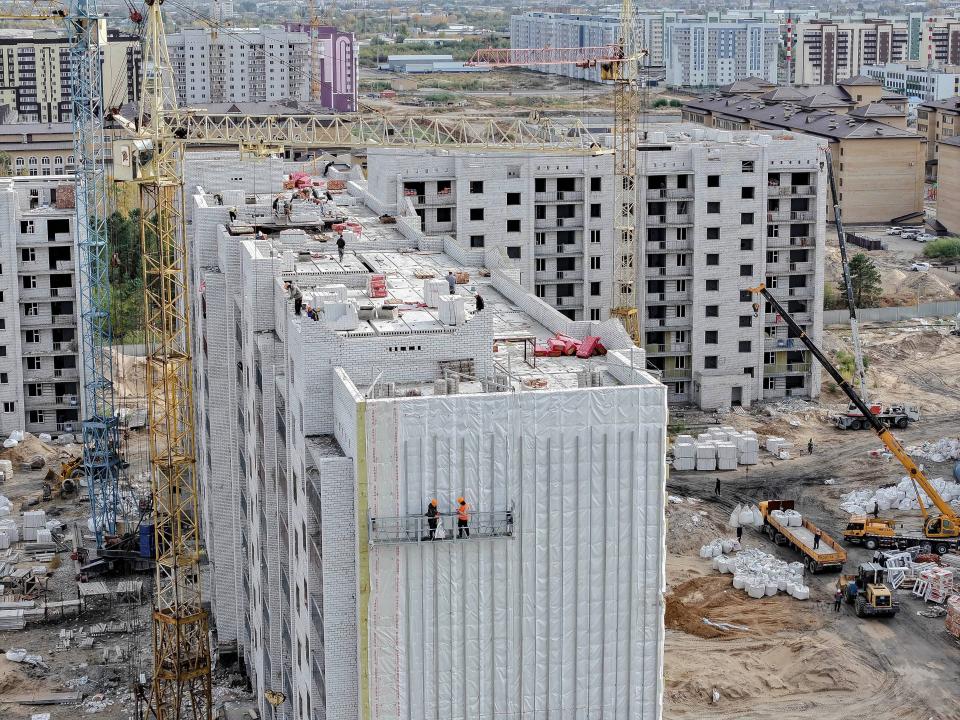 В Семее строится 18 многоквартирных домов