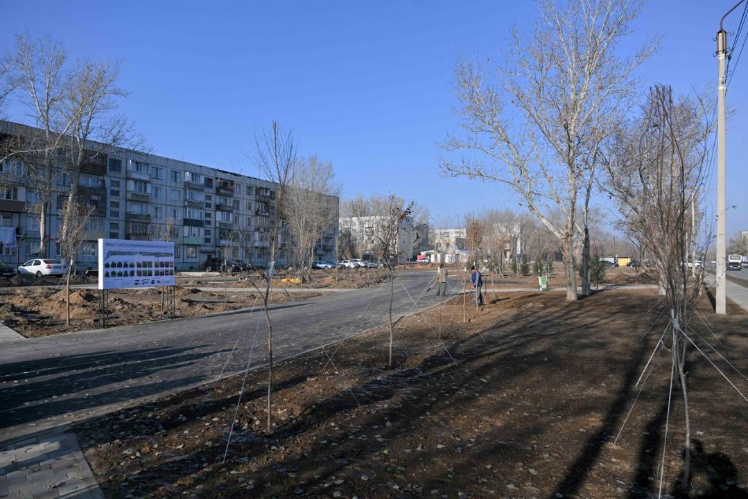 В Семее в микрорайоне «Юность» строится современное общественное пространство