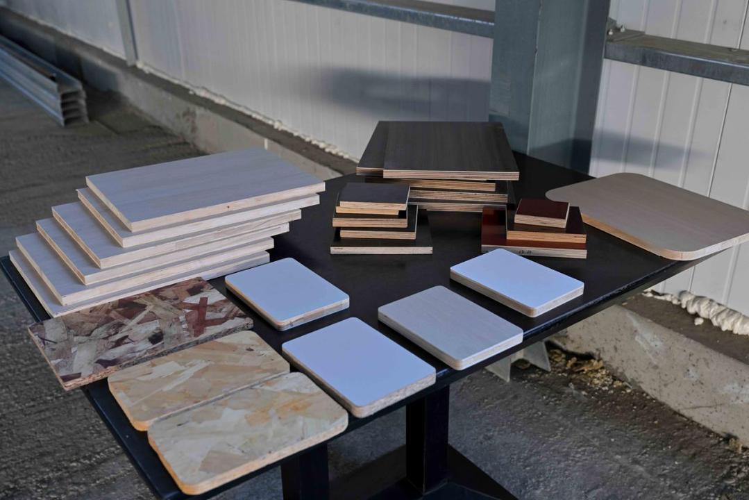 В Семее завершено строительство предприятия по производству OSB-плит и фанеры