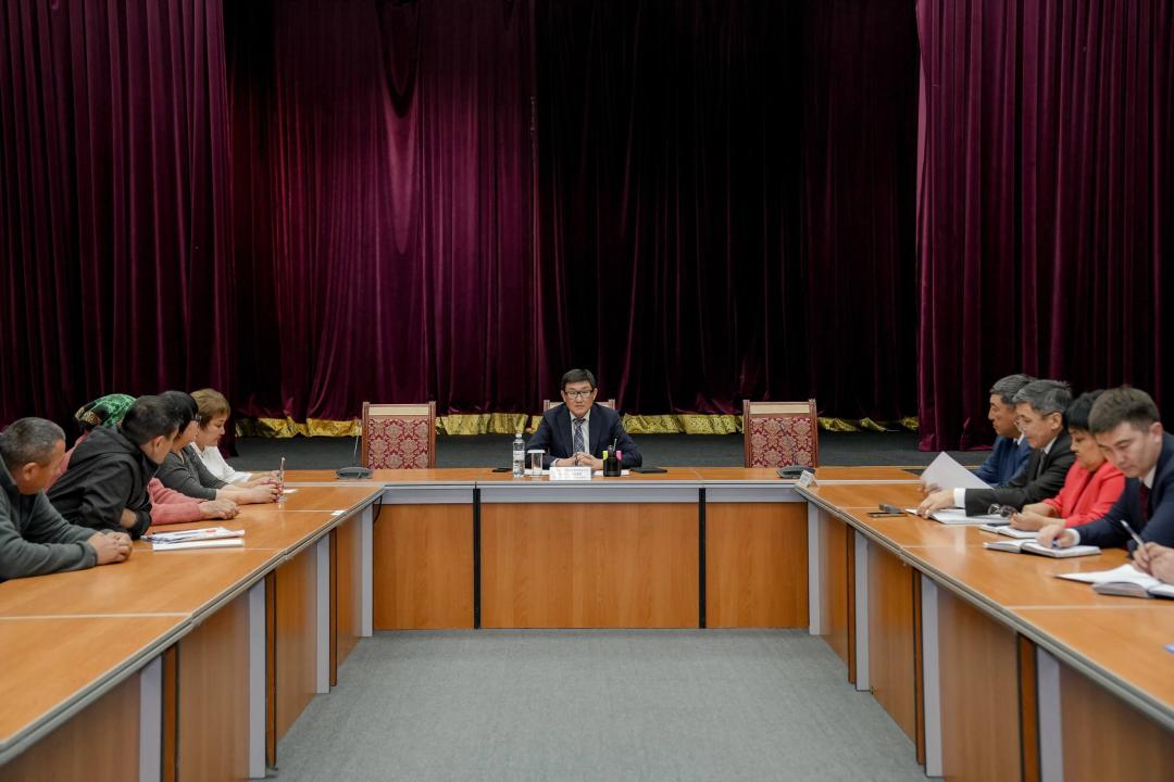 Аким Семея встретился с жителями дачного массива Мурат