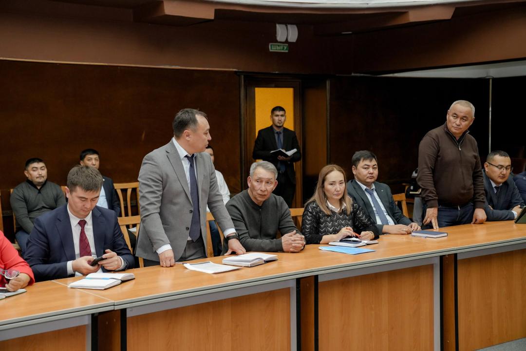 Аким Семея встретился с жителями дачного массива Мурат