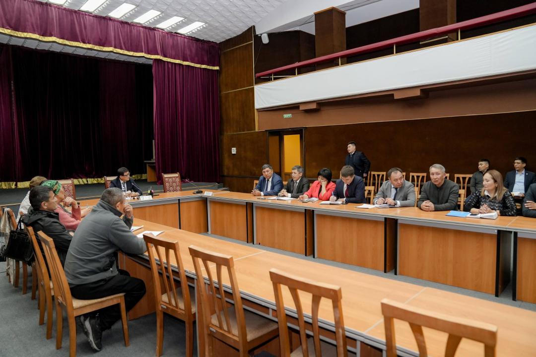 Аким Семея встретился с жителями дачного массива Мурат