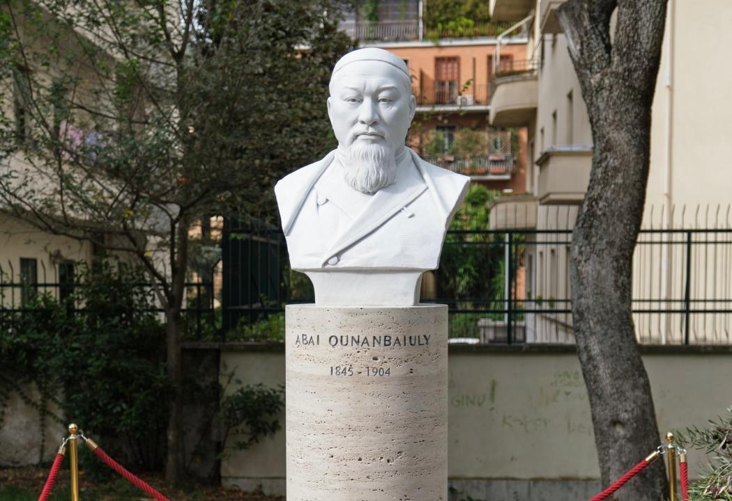 В Италии установили бюст Абая
