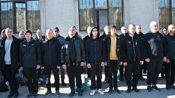 На службу в свой регион отправлены 35 новобранцев