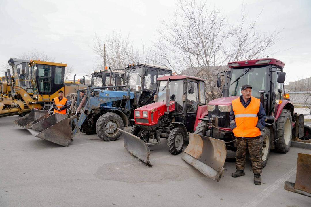 В Семее прошла подготовка специальной техники к зимнему периоду