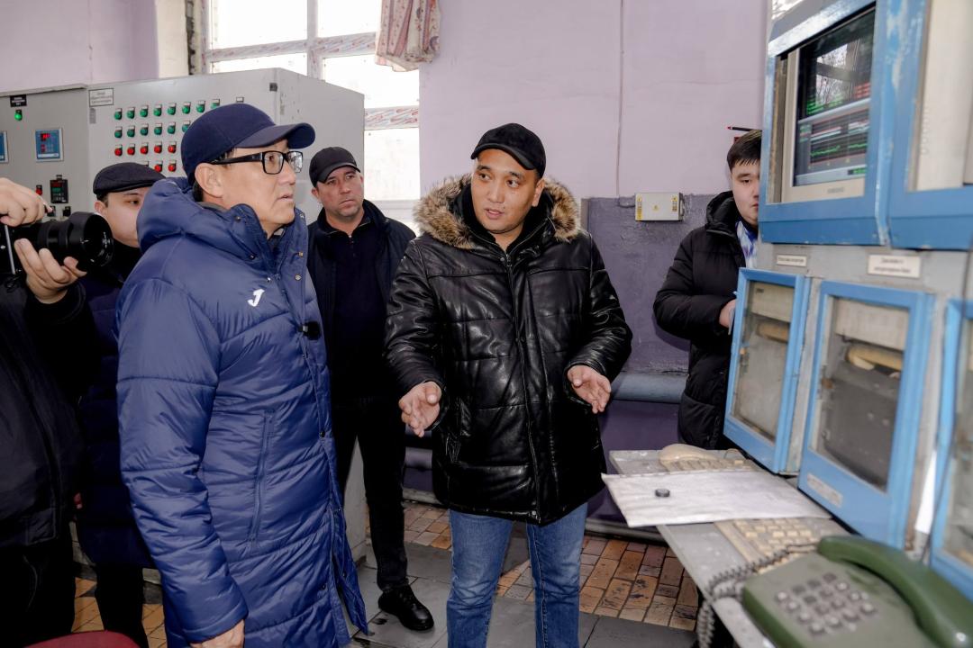 Аким Семея проверил работу тепловых объектов