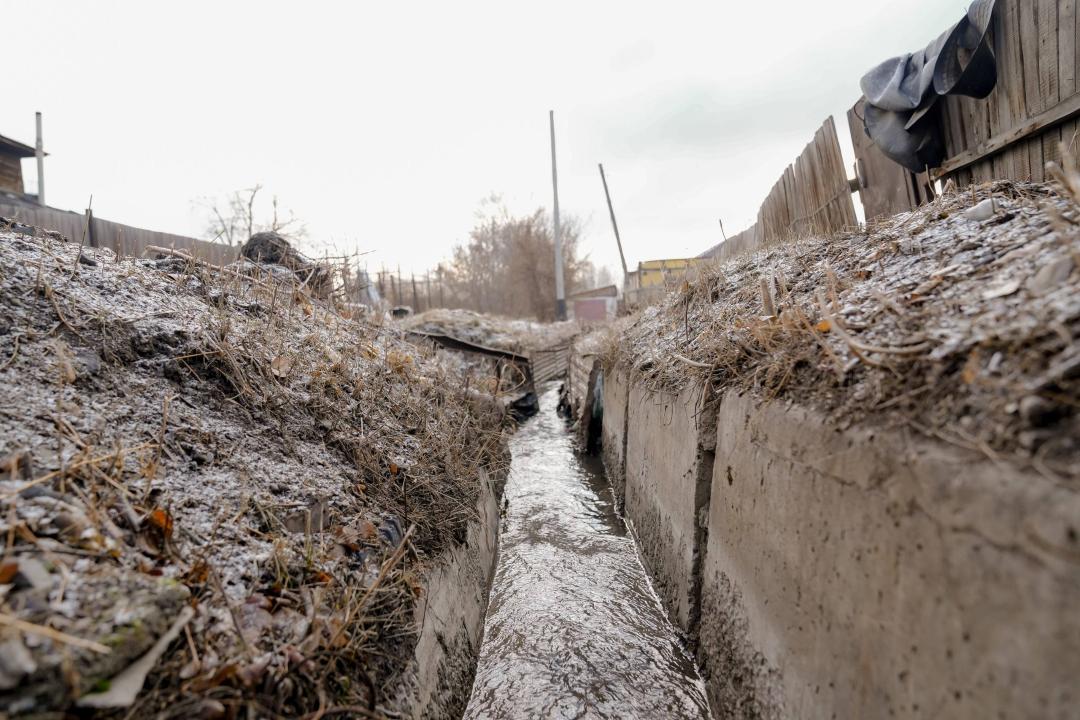 В Семее продолжаются работы по очистке арычной системы
