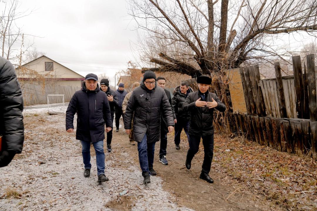 В Семее продолжаются работы по очистке арычной системы