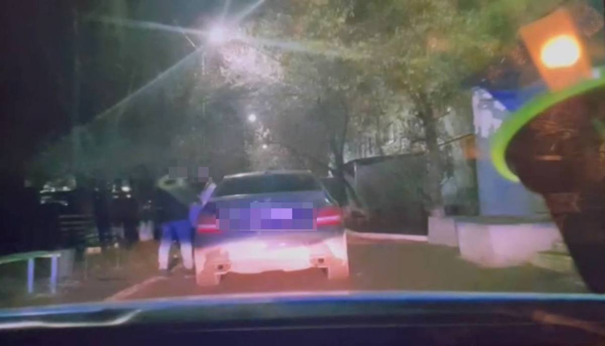 Пьяная девушка угнала автомобиль у знакомого и была задержана полицией