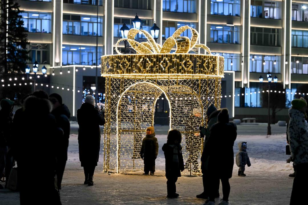 В Семее зажгли огни новогодней ёлки