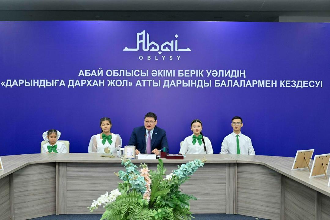 Аким области встретился с одаренными школьниками региона