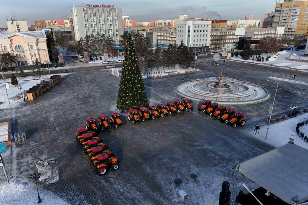 В Семее победителям областного конкурса вручены 20 тракторов
