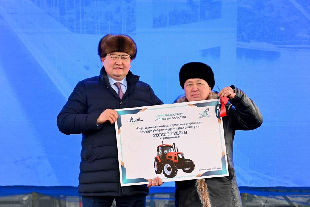 В Семее победителям областного конкурса вручены 20 тракторов