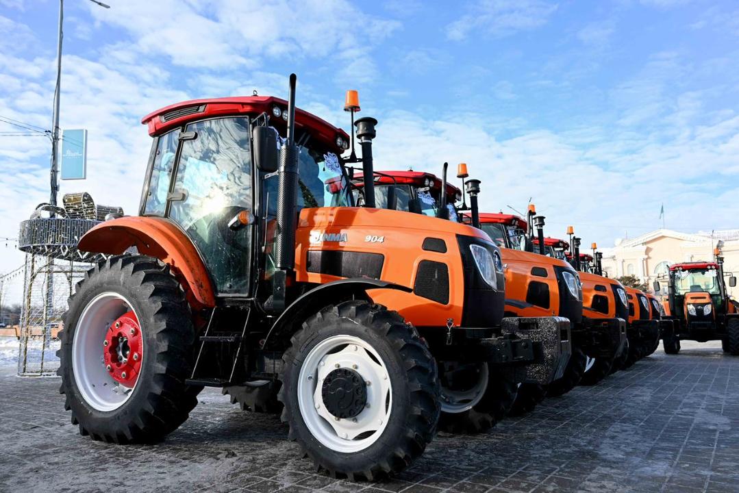 В Семее победителям областного конкурса вручены 20 тракторов