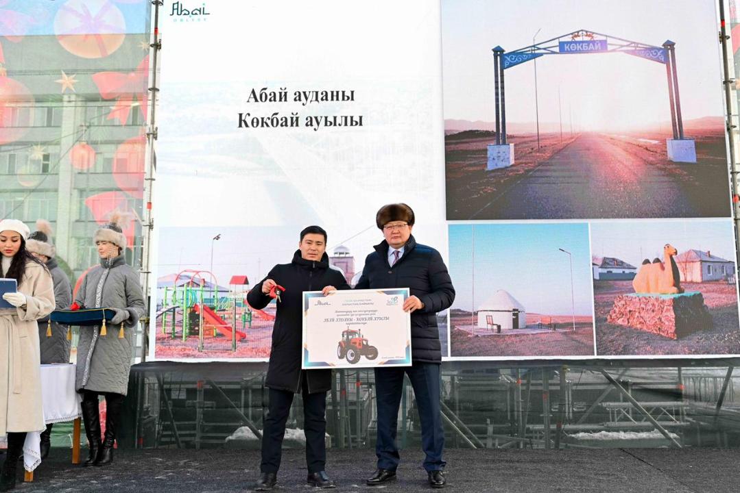 В Семее победителям областного конкурса вручены 20 тракторов