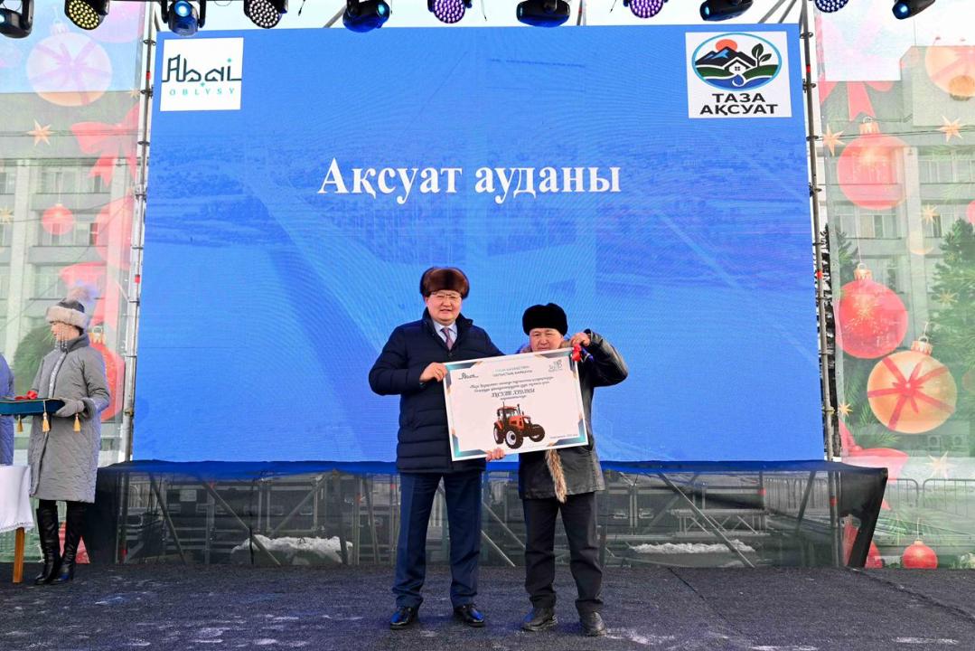 В Семее победителям областного конкурса вручены 20 тракторов