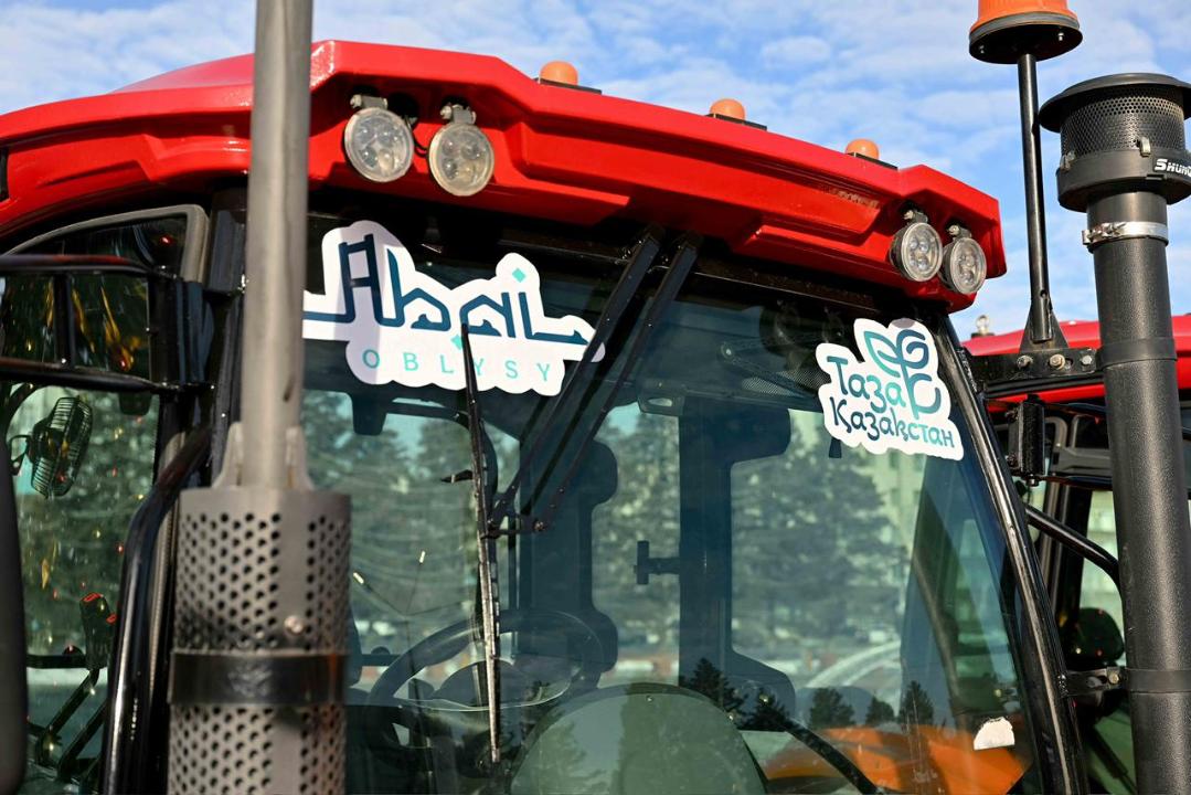 В Семее победителям областного конкурса вручены 20 тракторов