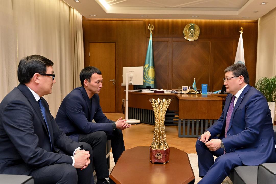 Аким области встретился с генеральным директором ФК &laquo;Семей&raquo;