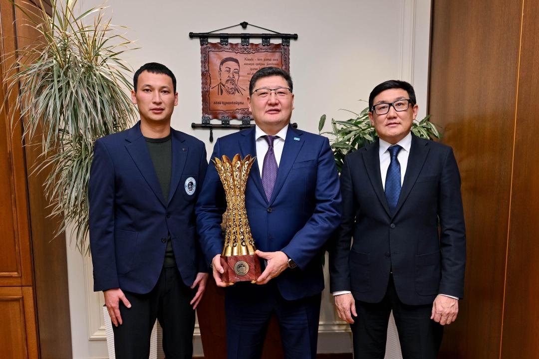 Аким области встретился с генеральным директором ФК &laquo;Семей&raquo;